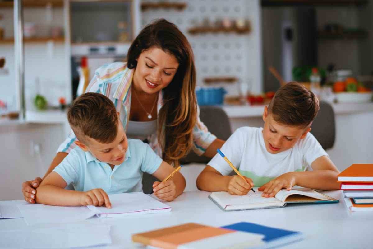 come i genitori devono aiutare i figli nei compiti