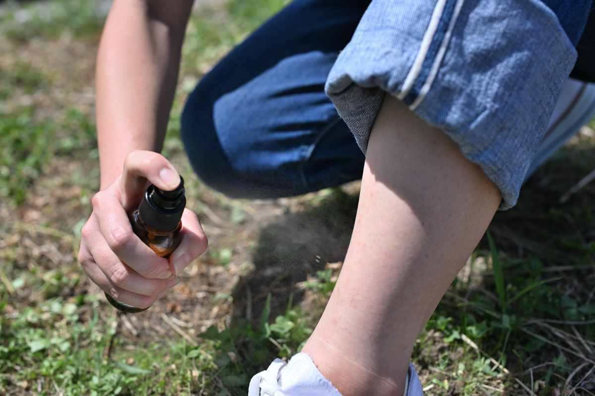 Perché tutte spruzzano il profumo sulle caviglie, tutti i dettagli